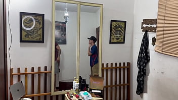 Veio desenrolar um corte de cabelo e ganhou rola no cuzinho.