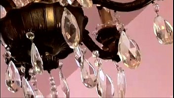 Brunette Sexy Posant Dans La Douche