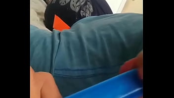 Jovencito nalgon chupándola rico