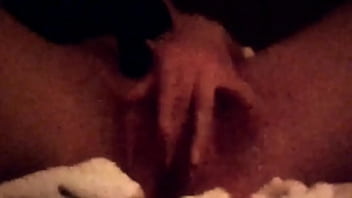 Morena gostosa casada se masturbando