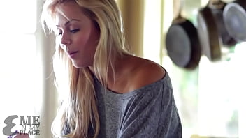 Laura Vandervoort  nackt