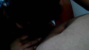 estuve mirando videos y mi madrastra me encontró masturbándome