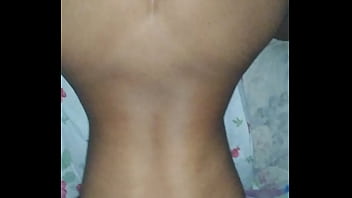 Mia Brandone novinha magrinha dando de quatro para o noivo...