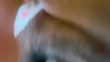 Junge Unschuld wird vom Stiefvater missbraucht