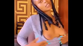 L039_artiste congolaise LAKITA Chance dans le Nude