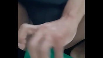 Mini Saia Sentando No Consolo...