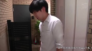 单亲妈妈和自己三岁的儿子 舔儿子小鸡鸡 太可怕了 2025