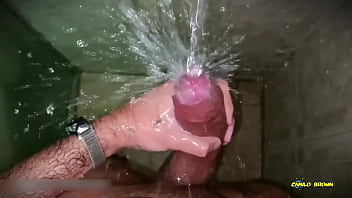 No Hands Water Masturbation Letting The Stream Of Water Fall Latino It Makes Me Cum Hands Free...