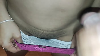 Cum me pide que le ensucie sus tanguitas puestas...