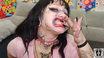 BIMBO CURVY GIRL MOUTH TONGUE FETISH