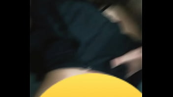 Dando de calcinha pro novinho peludo