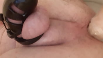 Je Me Fais Plaisir Dans Ma Baignoire En Attendant Qu039 Une Belle Bite Remplace Mon God...