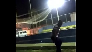 Negao b. a noite dando varias cantadas nas novinhas sapecas...