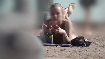Bulge dick flash on beach