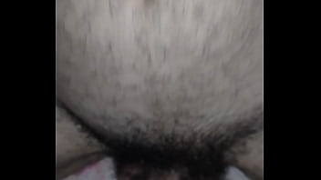 Indyara sendo empalada pela  pica rosa