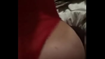 ELLE SE FAIT PRENDRE SALEMENT EN LEVRETTE DANS BODY ROUGE !...