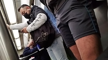 Se Le Marca El Bulto En Shorts...