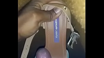 Fudendo A Sandalia Da Priminha...