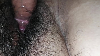 Penetrando panocha peluda