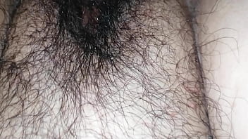 Penetrando panocha peluda