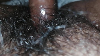 Penetrando panocha peluda