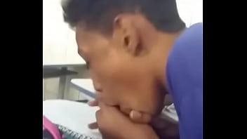 Ninfeta ilheense ensinando a pagar boquete