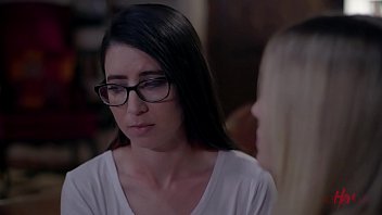 Dunkle Haut & Feuchter Schoß-Drücker