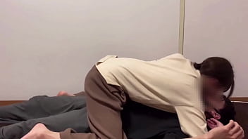 【友達のお母さん】成長した僕を見て理性抑えきれずに濃厚フェラしてきた淫乱美熟女！　ぶっかけ　大量射精　絶頂　乳首責め　女性用　人妻　痴女　美魔女　美人　母親　かわいい　個人撮影　素人　日本人　えむゆみ