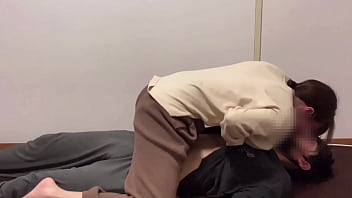 【友達のお母さん】成長した僕を見て理性抑えきれずに濃厚フェラしてきた淫乱美熟女！　ぶっかけ　大量射精　絶頂　乳首責め　女性用　人妻　痴女　美魔女　美人　母親　かわいい　個人撮影　素人　日本人　えむゆみ