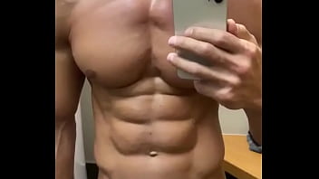 Hayden Monteleone muestra su polla por 7 segundos