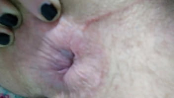 Meu cu sendo massageado.