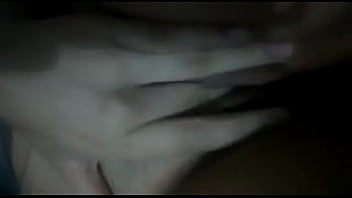 Ella se da dedo y quiere que la penetre