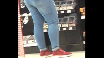 Teen in tight jeans shows ass at store