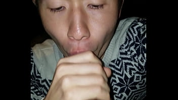 young BBC getting head from asian