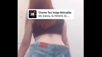 Egirl branquela rebolando na webcam...