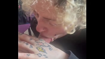 Ac1dslut gives amazing head