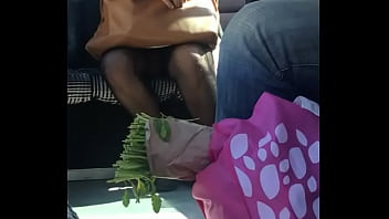 Hermosa Mujer Con Medias En El Transporte...