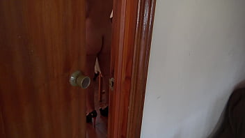 Oh Mein Gott!!! Ich erwischte meine Stiefmutter wie sie sich als Straßenhure verkleidete