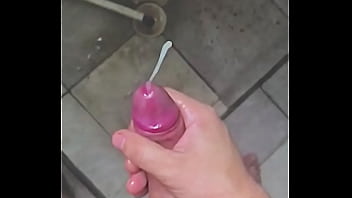 Rouleaux Crachant Du Sperme Au Ralenti