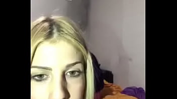 Rubia De Infarto Baila Mientras Su Hermano Se Pajea...