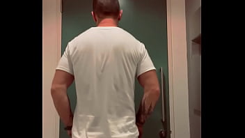 Prises De Toilettes En Solo En Public