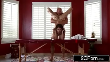 Dirty Masseur Pays Jenni Lee Visit with Massage Table, Oils and Cock Porno indir