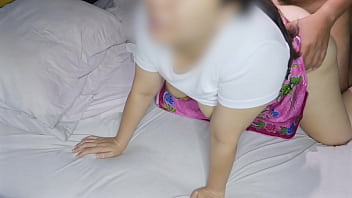 A beautiful, fair-skinned, and plump girl secretly has sex with her boyfriend. She moans softly because she's afraid her mother will hear. She's so horny.