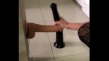 Brincando com meus dildos...