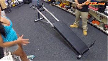 Muscular chick pawns her pussy at the pawnshop for money