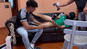 Latino-Härte im Sofa-Masturbator-Rausch!