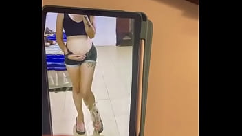 Le hacen un cum tribute a una embarazada y la dejan llena de leche