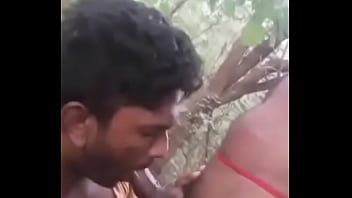 Garçon Gay Du Kerala À L'extérieur