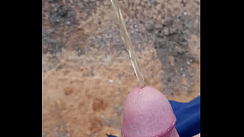 Pisciata all039 aperto vicino al mare...