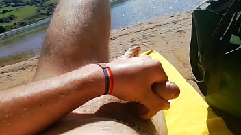 Wanking Paja En Playa Nudista...